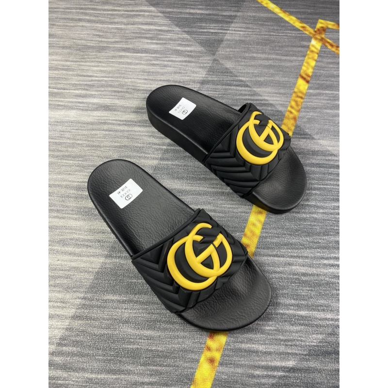 G*u*i slippers